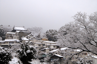 大門雪景色